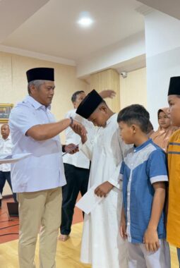 Dari Pelabuhan Mengalir Doa dan Kasih: Pelindo Regional 1 Satukan Langit Harapan Lewat Santunan 100 Anak Yatim Lintas Agama