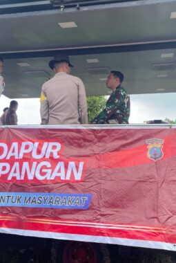 Di Tengah Erupsi Sinabung, Brimob Polda Sumut Hadir Membawa Harapan: Makanan dan Air Bersih Mengalir untuk Pengungsi Karo