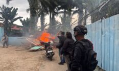 BRIMOB DAN DITRESNARKOBA POLDA SUMUT GEREBEK SARANG NARKOBA DI SEI MENCIRIM, BARAK-BARAK DIBAKAR