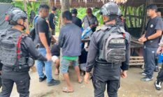 BRIMOB SUMUT BERSAMA TNI TERTIBKAN LAHAN DI PALUTA, TIGA ORANG DIAMANKAN, SENJATA TAJAM DAN BARANG DIDUGA NARKOTIKA DITEMUKAN