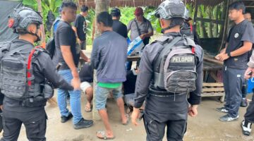 BRIMOB SUMUT BERSAMA TNI TERTIBKAN LAHAN DI PALUTA, TIGA ORANG DIAMANKAN, SENJATA TAJAM DAN BARANG DIDUGA NARKOTIKA DITEMUKAN