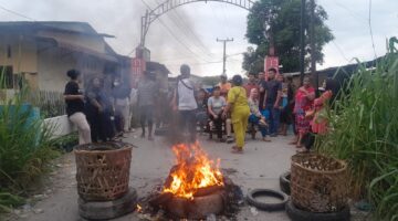 “TOLAK EKSEKUSI! WARGA PASAR IV HELVETIA BERTAHAN DI TENGAH ANCAMAN PENGOSONGAN: ‘KAMI SIAP MATI DEMI TANAH INI!’”